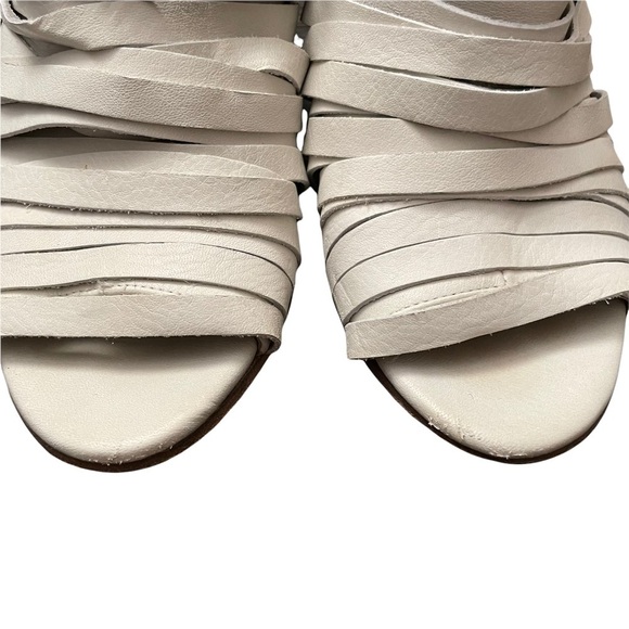LD Tuttle Strappy Leather Sandals Size 6.5 Off White Peep Toe Stacked He… - Picture 3 of 9